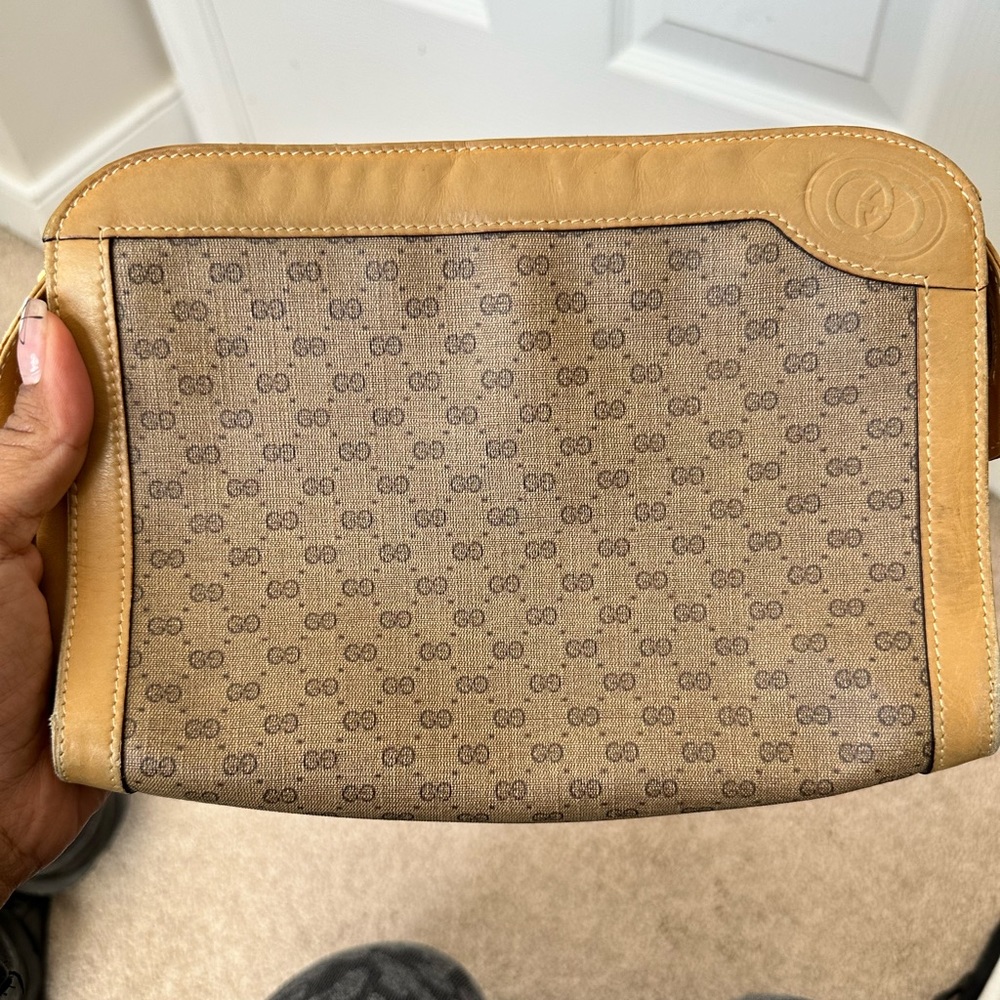 Vintage Gucci clutch